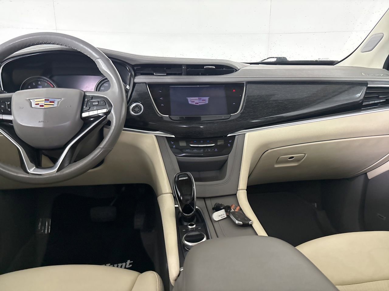 Used 2023 Cadillac XT6 Premium Luxury w/ Technology Package image 23