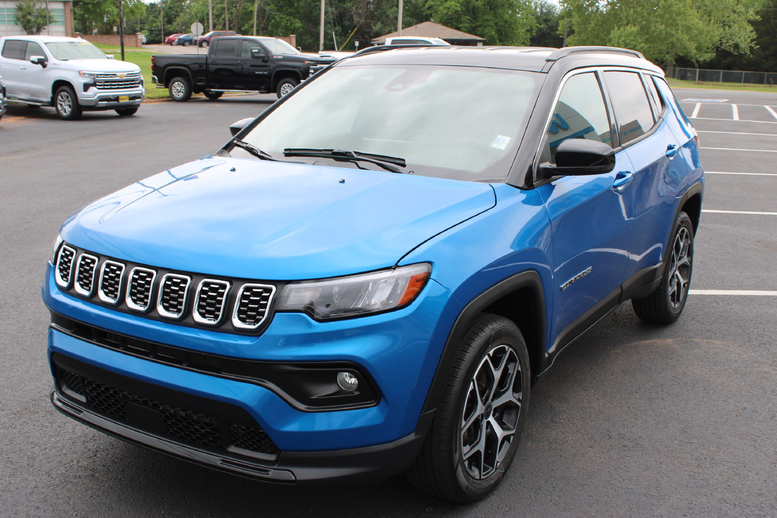 Used 2025 Jeep Compass Limited AWD/4WD image 4