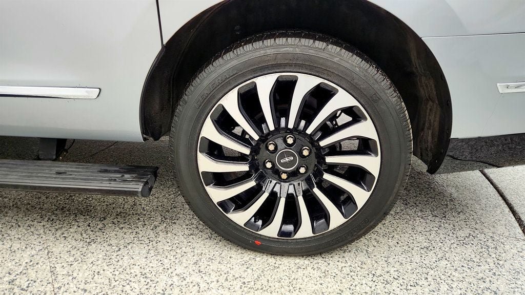 Used 2022 Lincoln Navigator L Black Label AWD/4WD image 9