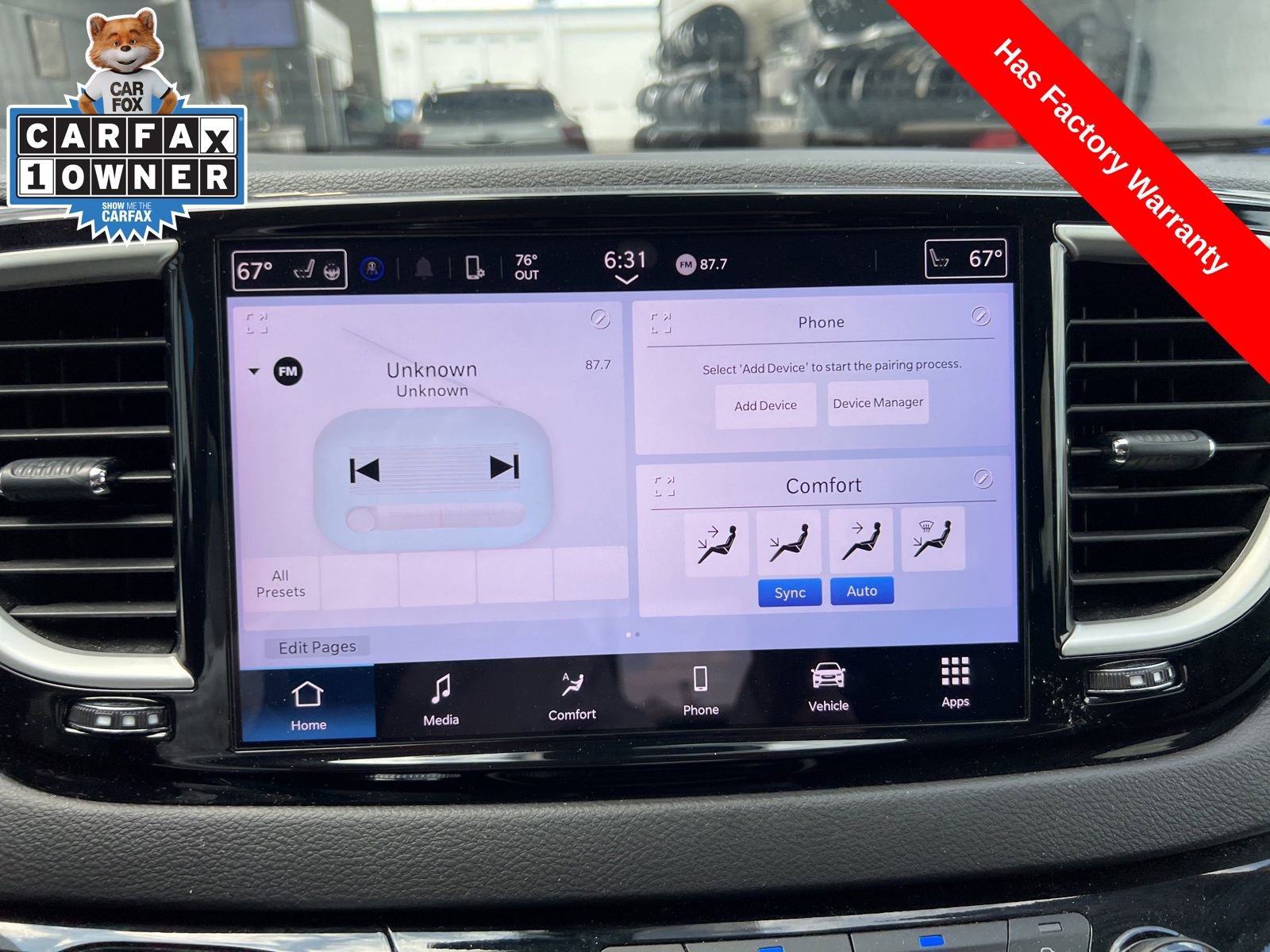 Used 2024 Chrysler Pacifica Touring-L image 13