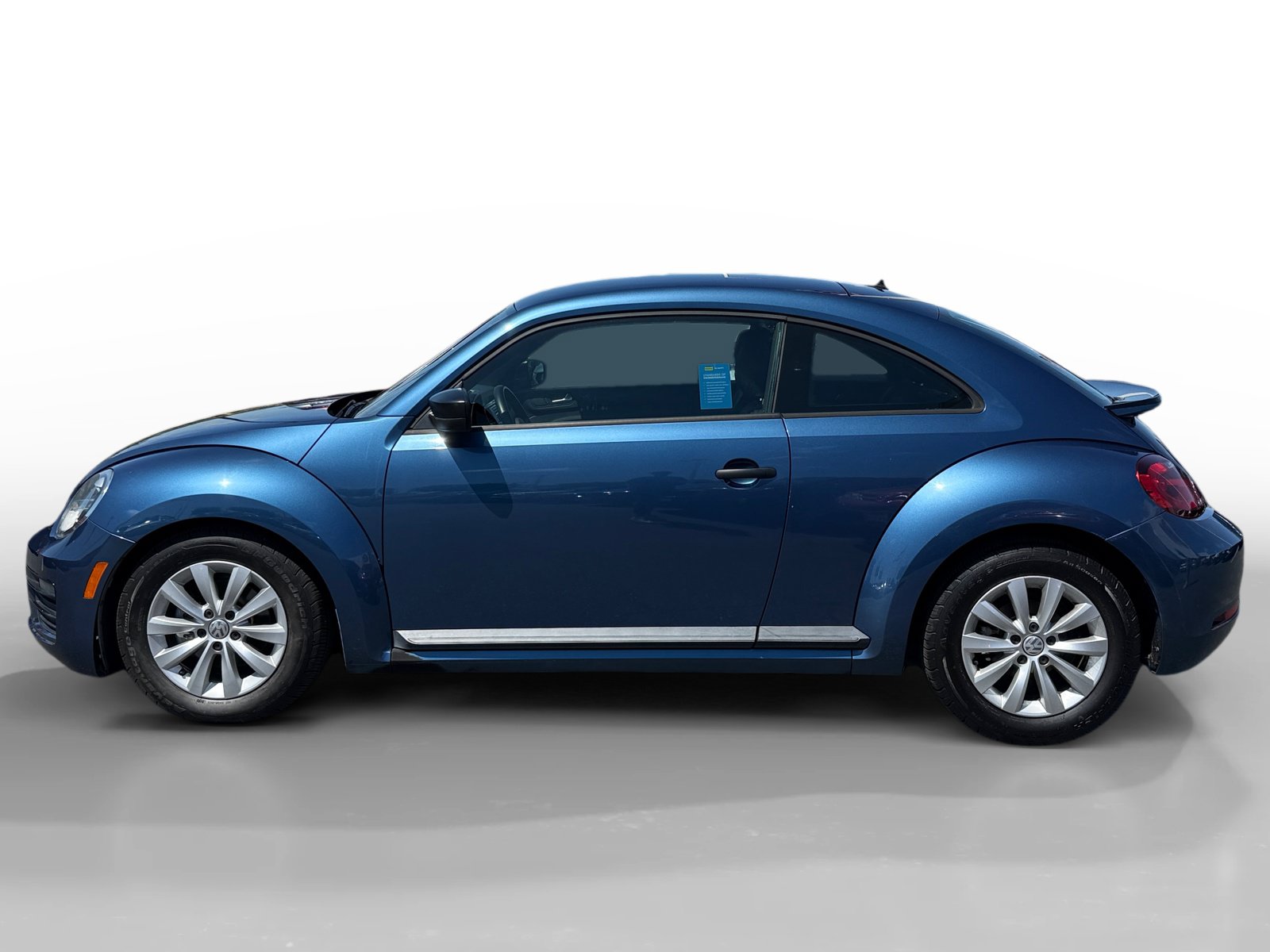 Used 2018 Volkswagen Beetle 2.0T Coast FWD image 2