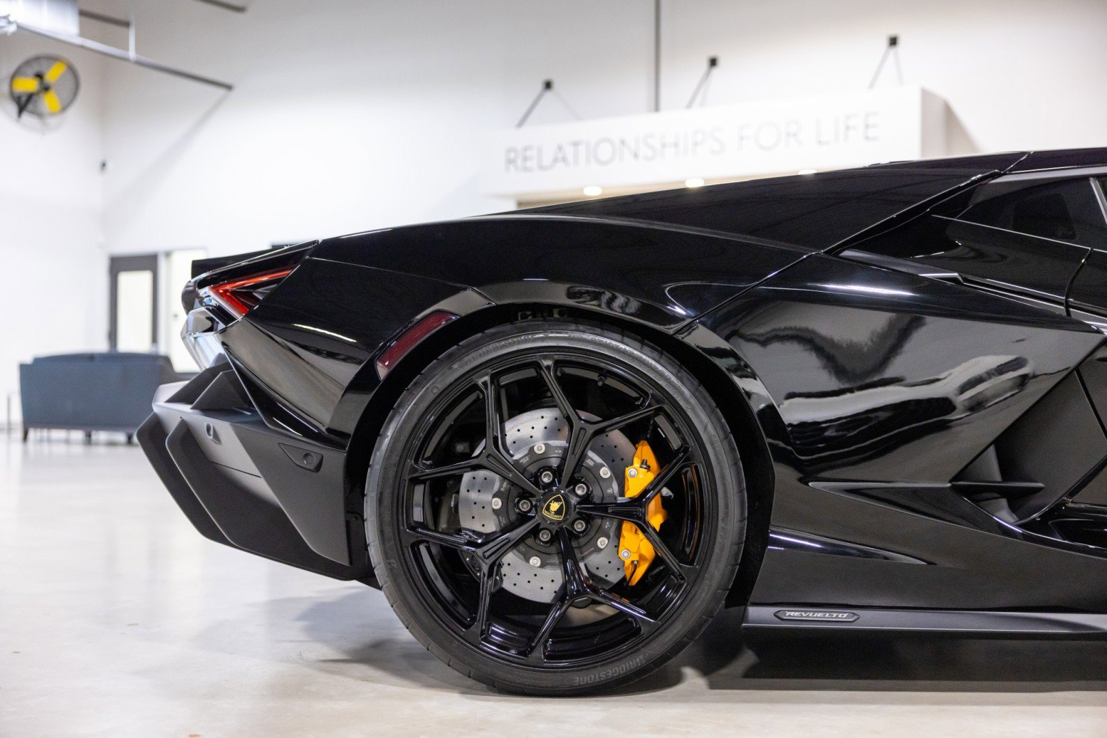 Used 2025 Lamborghini Revuelto image 30