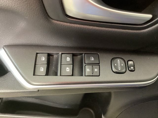 Used 2016 Toyota Camry SE w/ Moonroof Package image 19