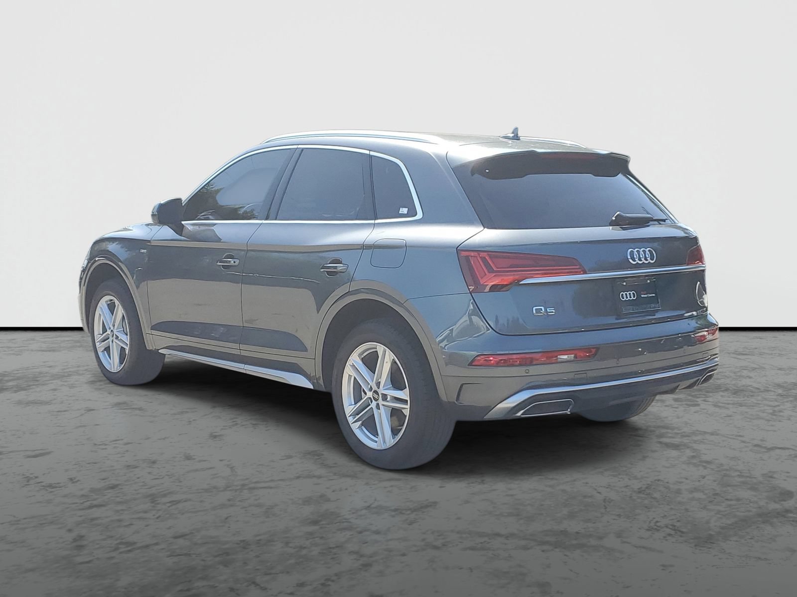 Used 2024 Audi Q5 e Premium w/ Convenience Package AWD/4WD image 3
