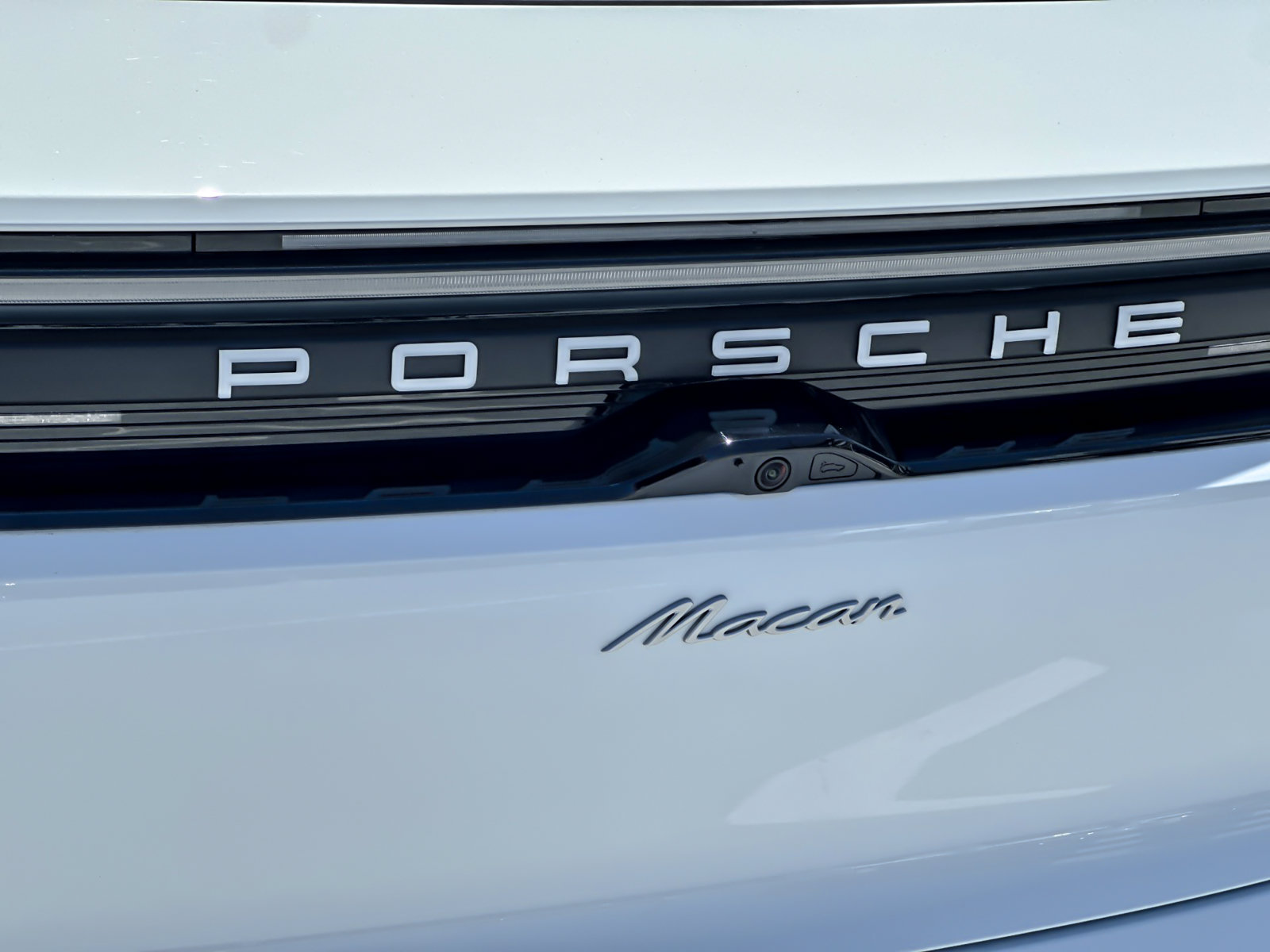 New 2026 Porsche Macan Electric RWD image 25