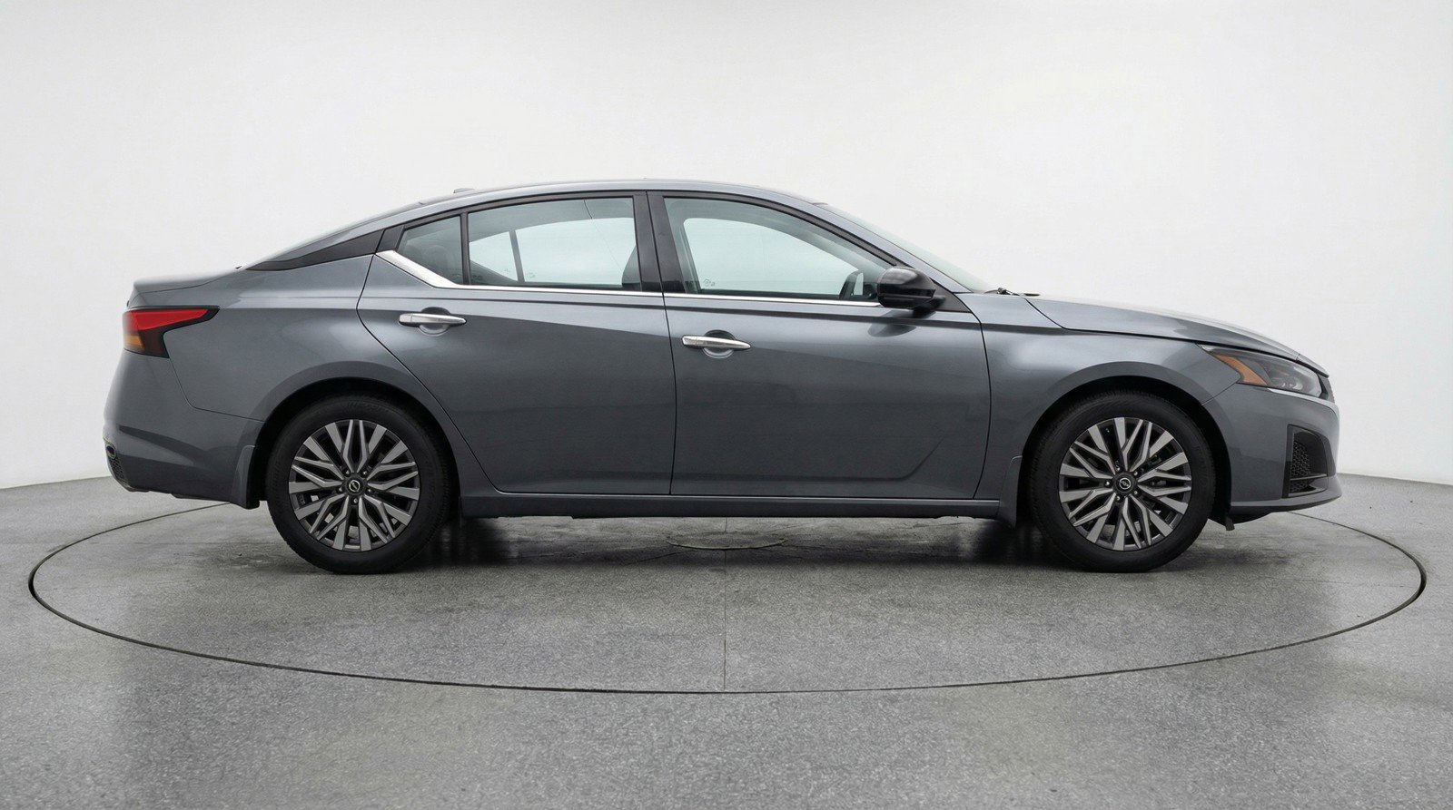 Used 2025 Nissan Altima 2.5 SV image 11