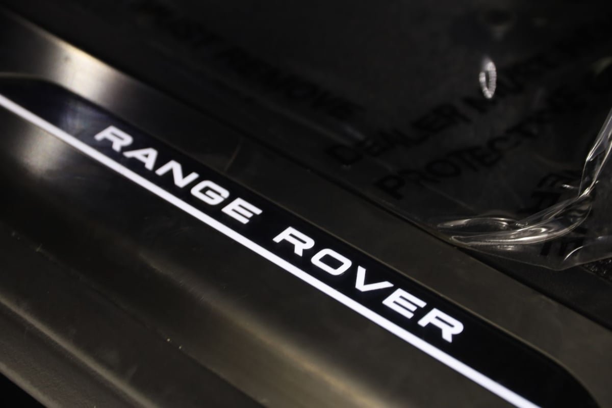 Used 2025 Land Rover Range Rover SE AWD/4WD image 31