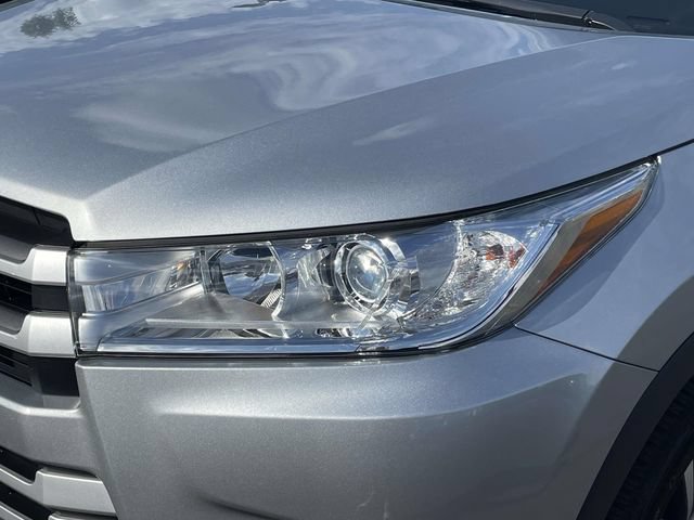 Used 2018 Toyota Highlander XLE AWD/4WD image 7