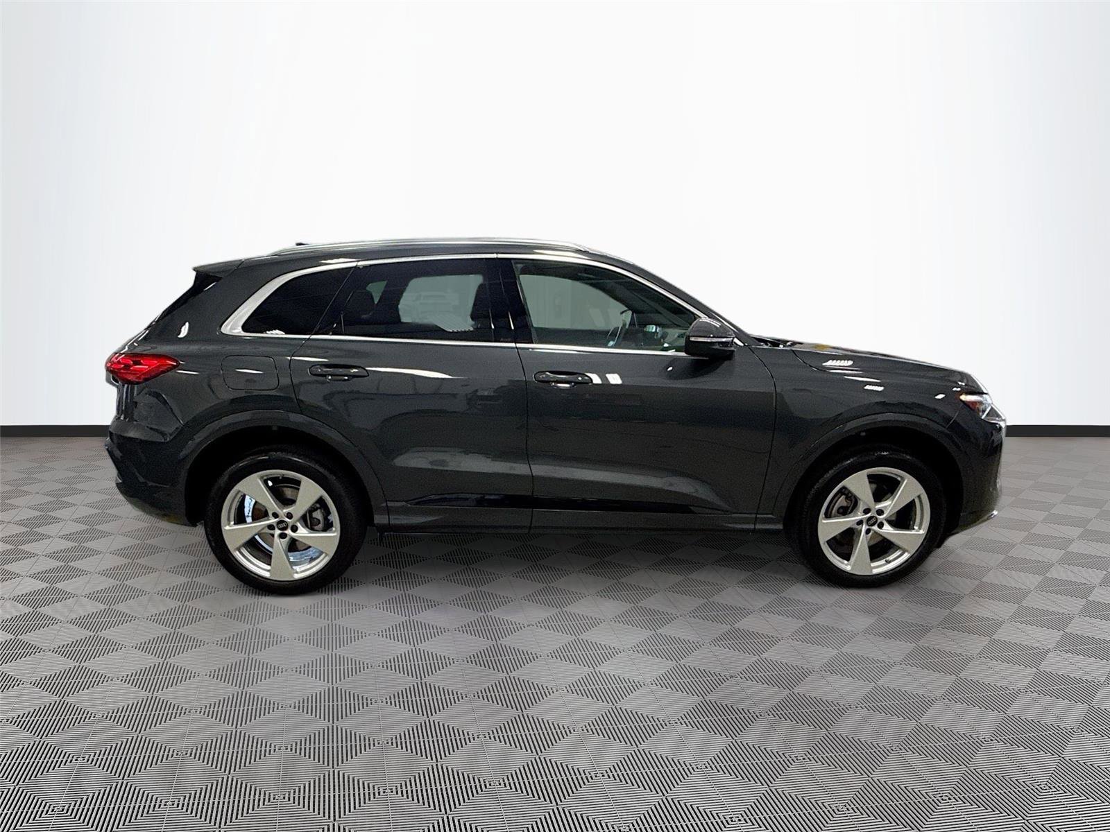Used 2025 Audi Q5 Premium Plus w/ Premium Plus AWD/4WD image 8