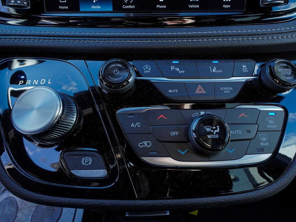 New 2026 Chrysler Pacifica Select FWD image 17