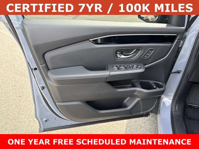 Used 2025 Honda Pilot Touring image 13