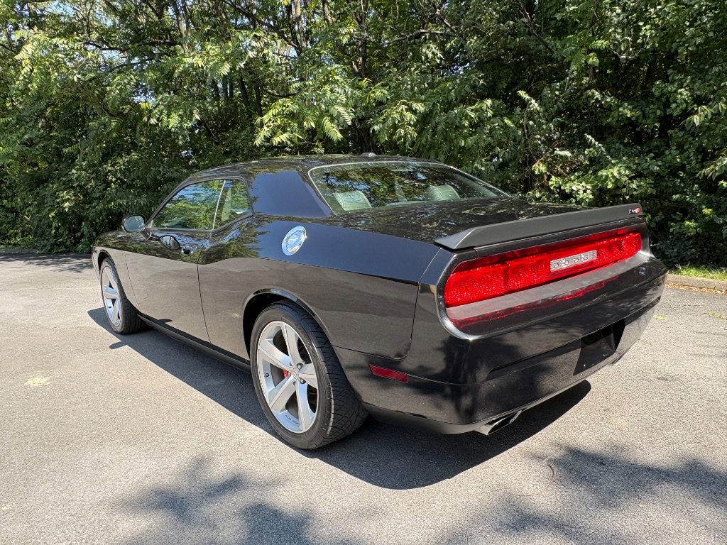 Used 2010 Dodge Challenger SRT8 RWD image 7