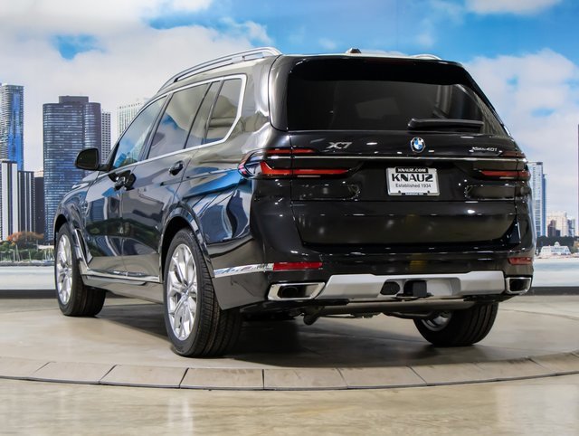 Used 2025 BMW X7 xDrive40i w/ Premium Package image 9