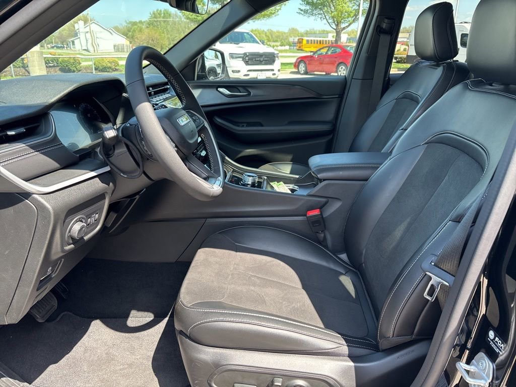 New 2025 Jeep Grand Cherokee Altitude AWD/4WD image 57