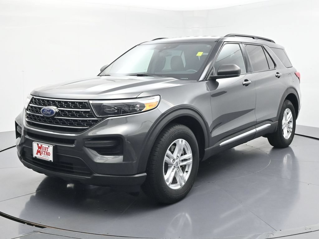 Used 2020 Ford Explorer XLT w/ Comfort Package AWD/4WD image 2