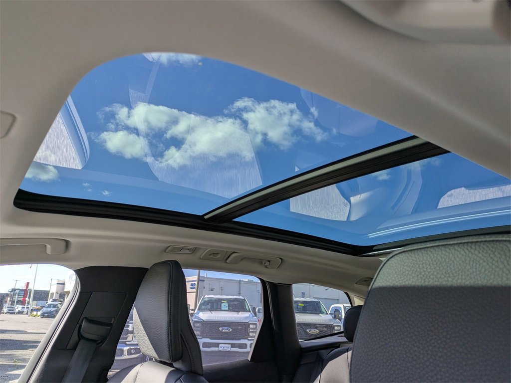 Certified 2025 Volvo XC60 B5 Plus image 20