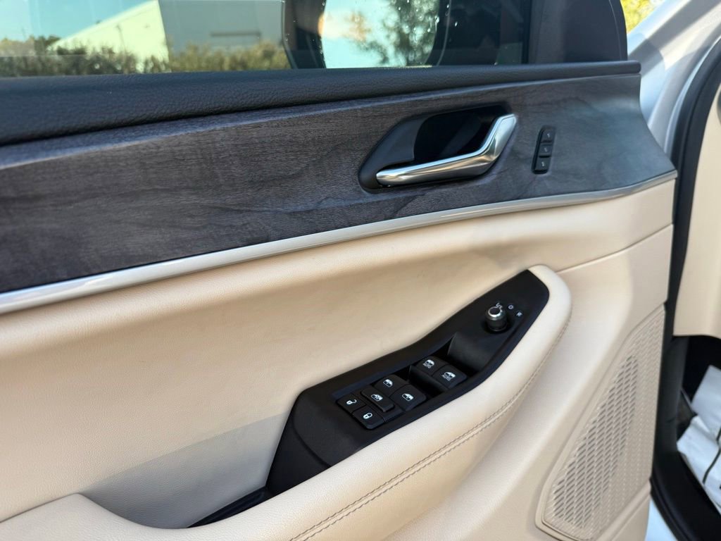 Used 2024 Jeep Grand Cherokee Limited 4xe image 38