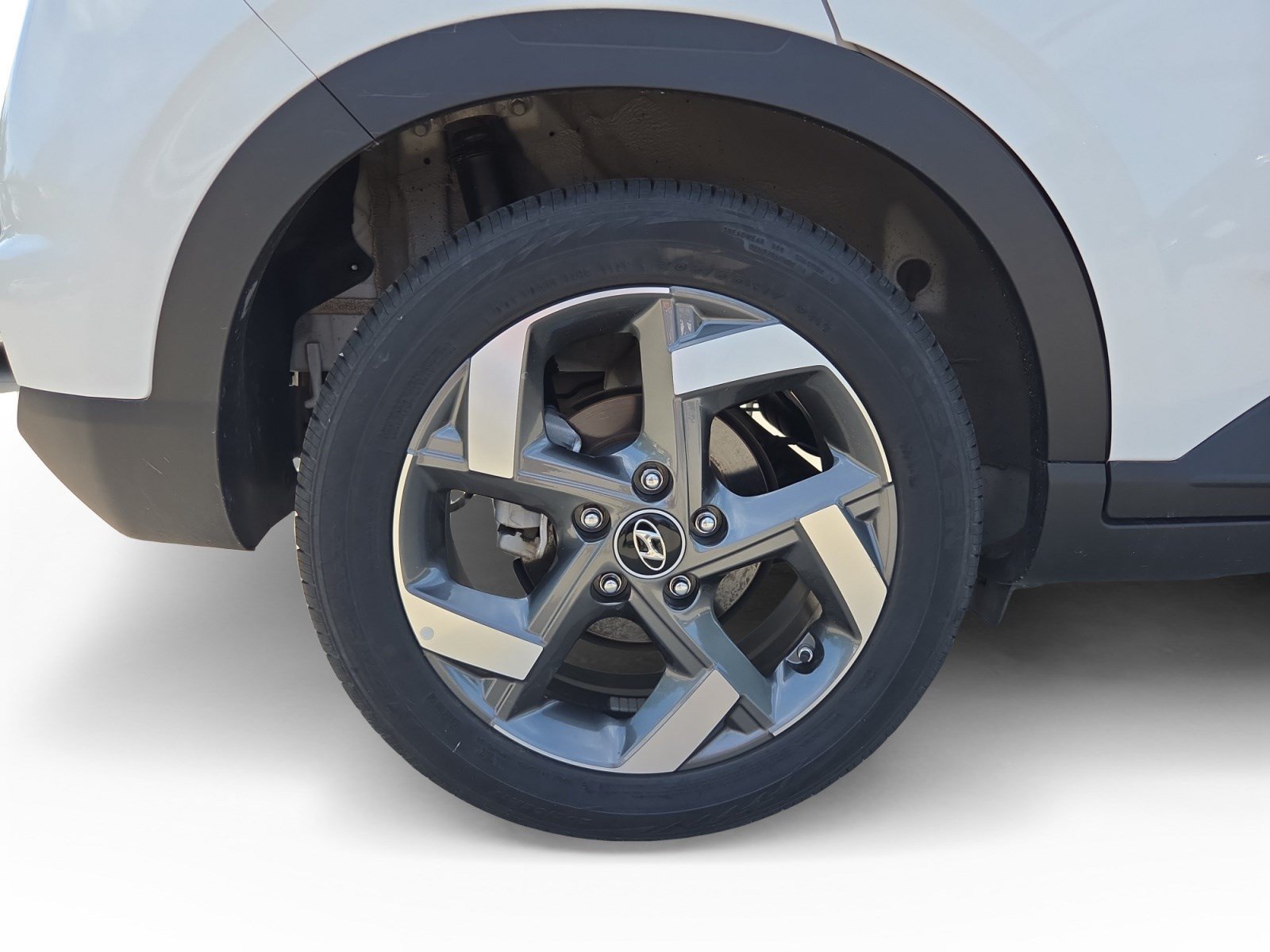Certified 2025 Hyundai Venue SEL FWD image 17
