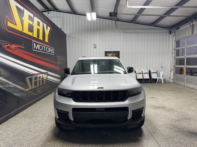 Used 2023 Jeep Grand Cherokee L Altitude AWD/4WD image 19