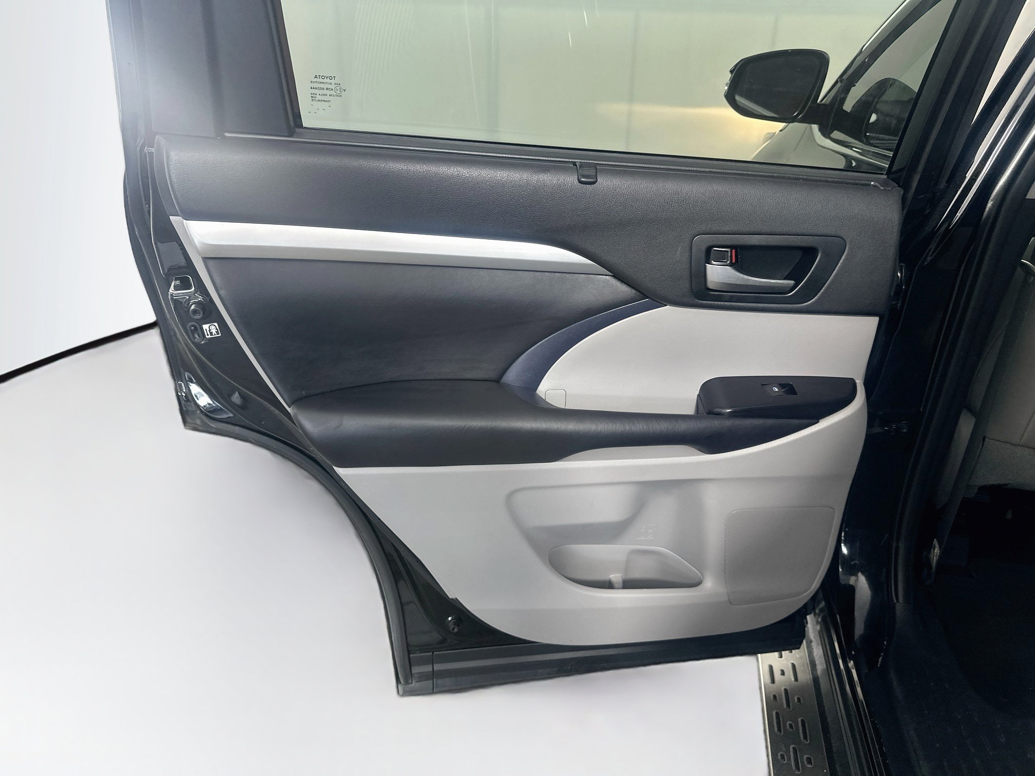 Used 2019 Toyota Highlander XLE FWD image 27