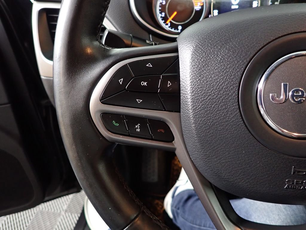 Used 2019 Jeep Cherokee Latitude Plus w/ Cold Weather Group AWD/4WD image 26