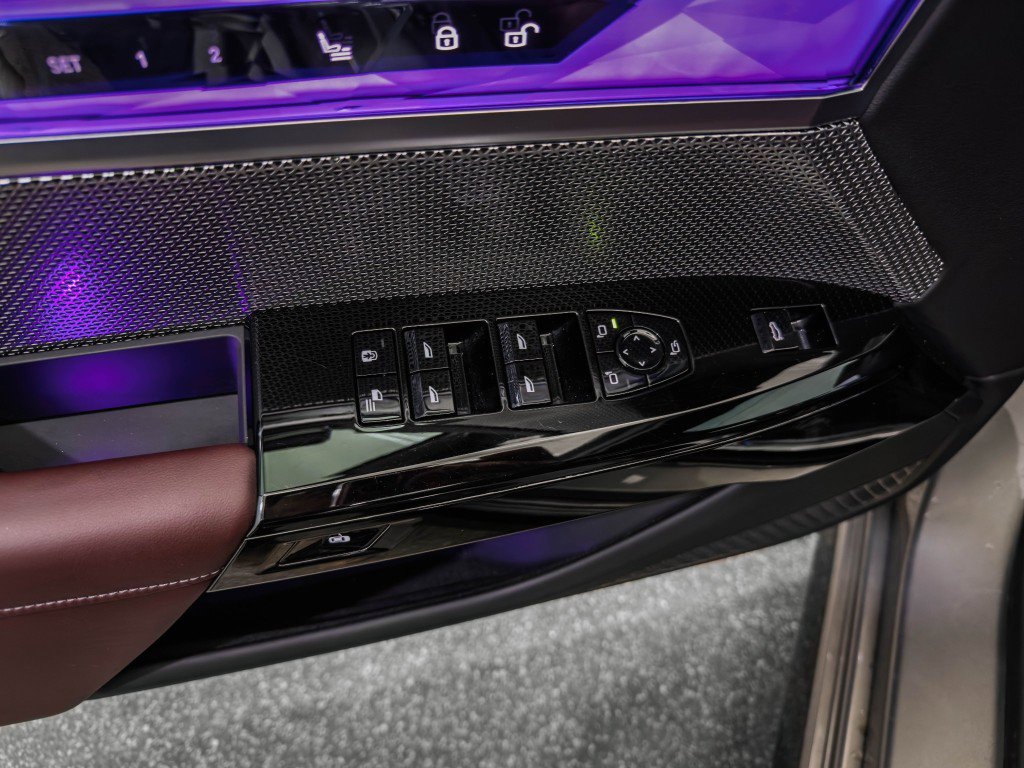 Used 2025 BMW 760i xDrive w/ Executive Package AWD/4WD image 33