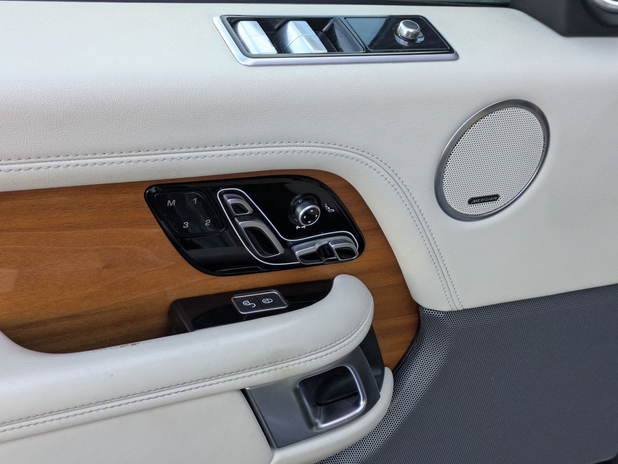 Used 2020 Land Rover Range Rover HSE image 10