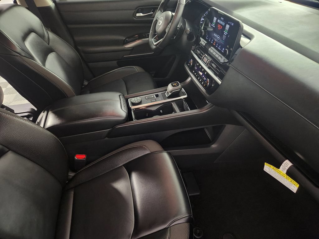 Used 2024 Nissan Pathfinder SL AWD/4WD image 15