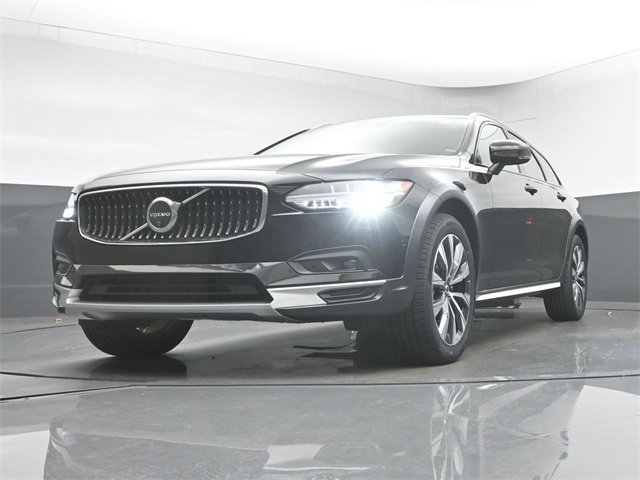 Certified 2024 Volvo V90 B6 Cross Country Plus image 39
