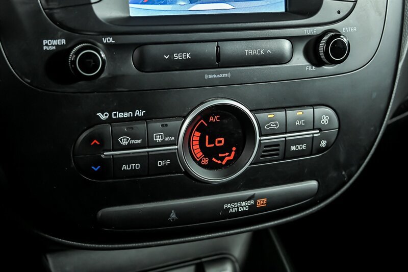 Used 2017 Kia Soul + FWD image 26