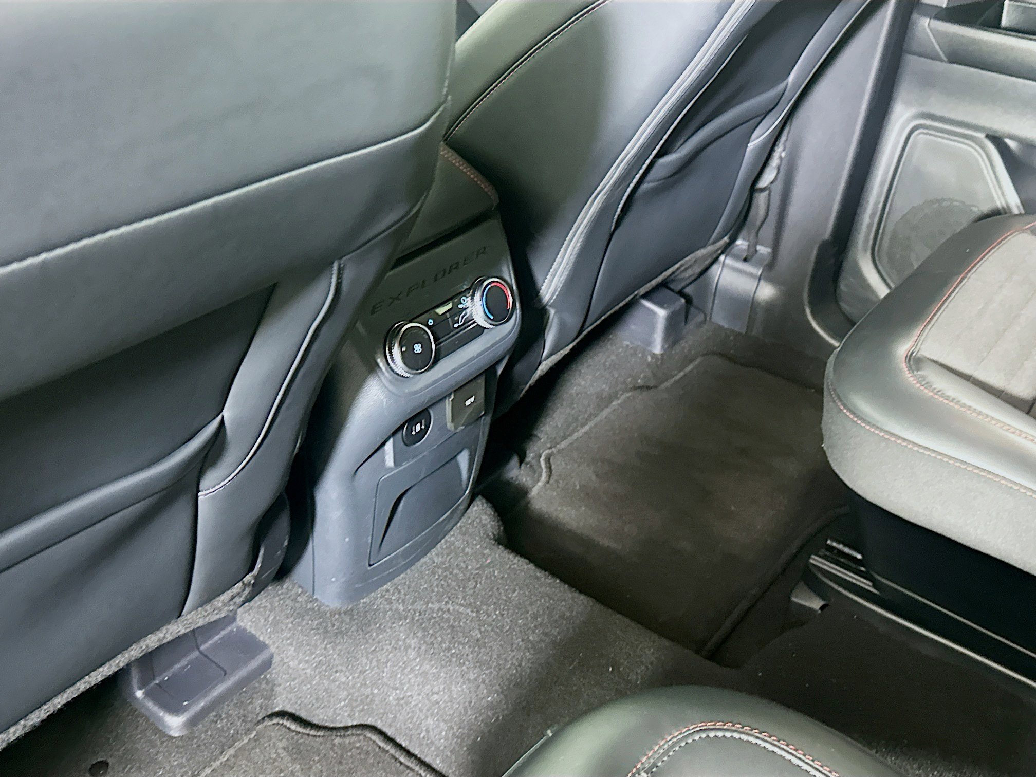 Used 2025 Ford Explorer ST-Line image 27