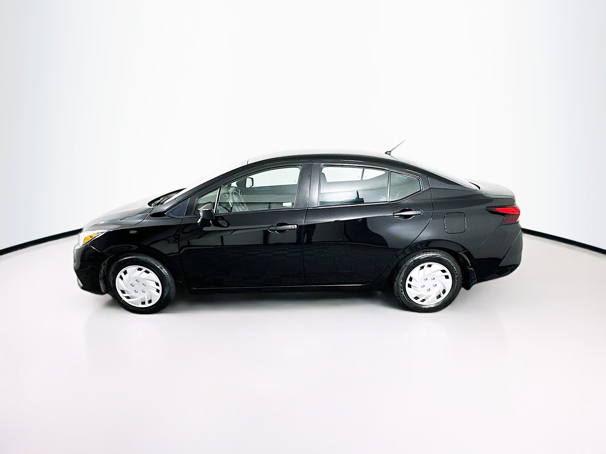 Used 2020 Nissan Versa S image 4