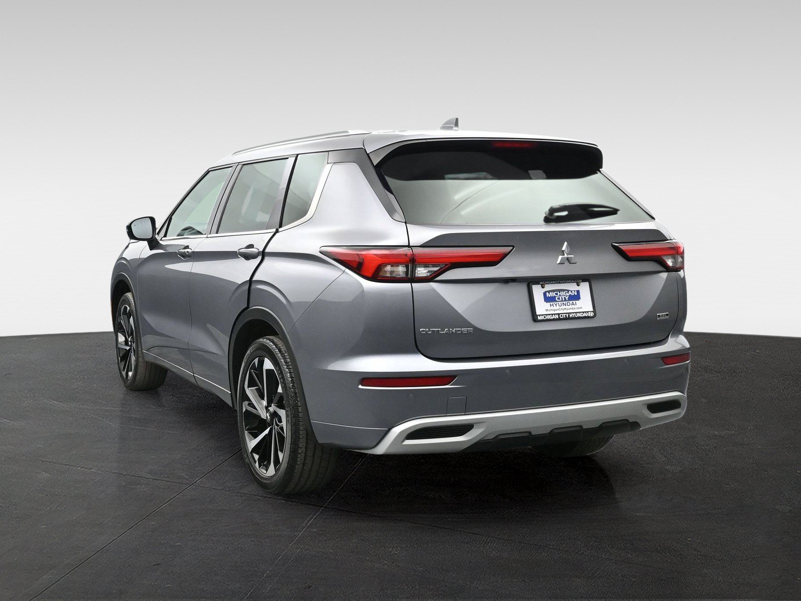 Used 2022 Mitsubishi Outlander SEL FWD image 2