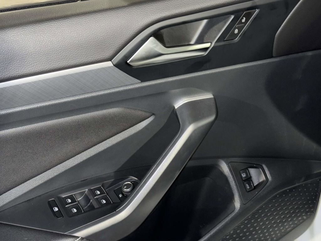 Used 2024 Volkswagen Jetta SE w/ Panoramic Sunroof Package FWD image 21