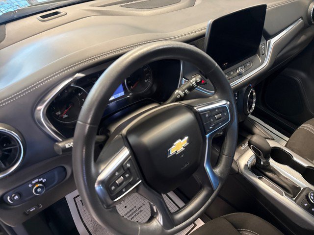 Used 2025 Chevrolet Blazer LT w/ Convenience Package FWD image 17