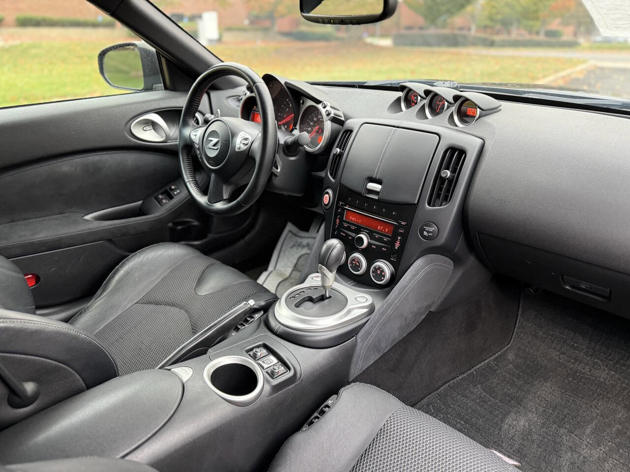 Used 2013 Nissan 370Z Touring RWD image 11