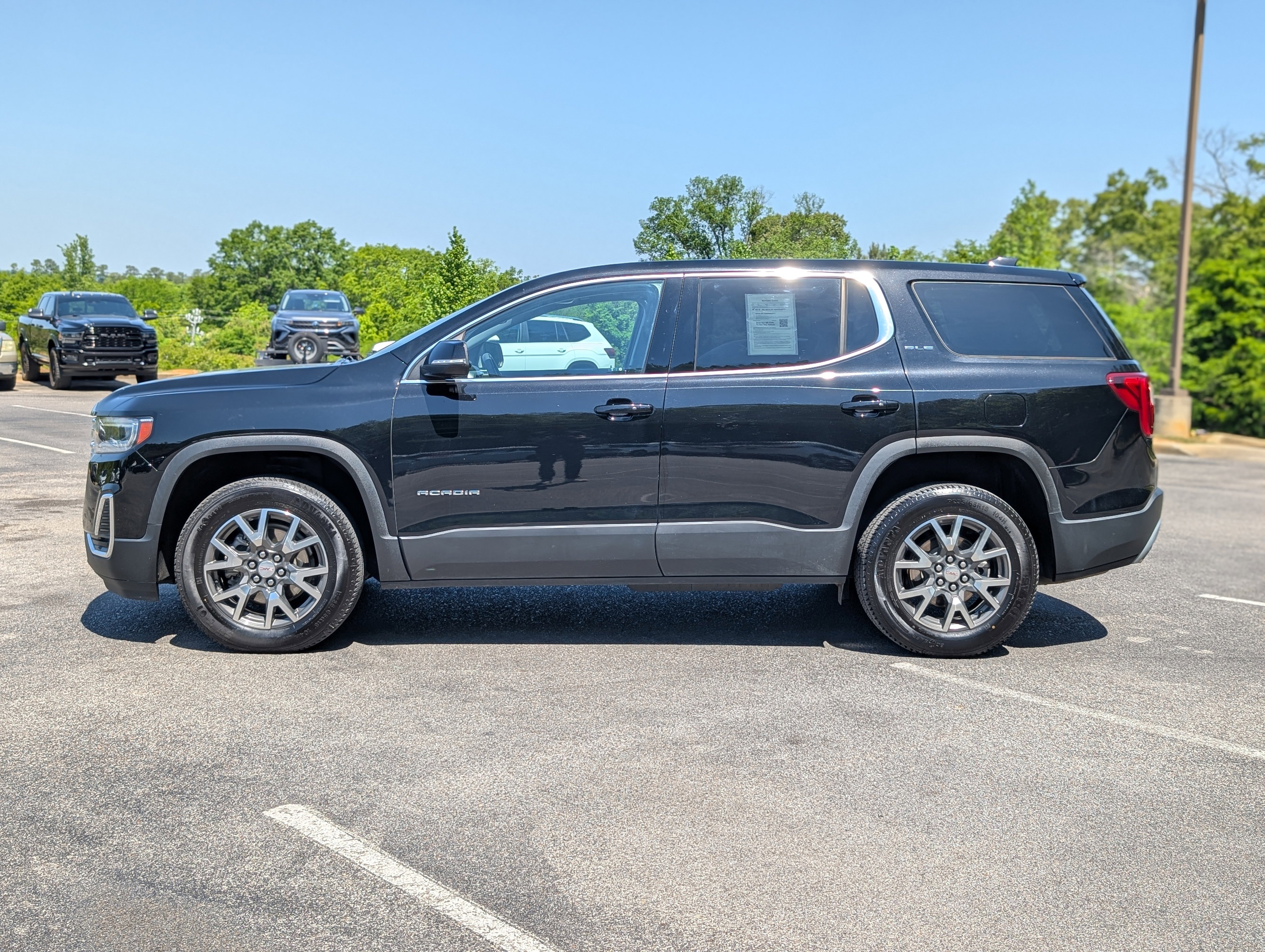 Used 2023 GMC Acadia SLE FWD image 6