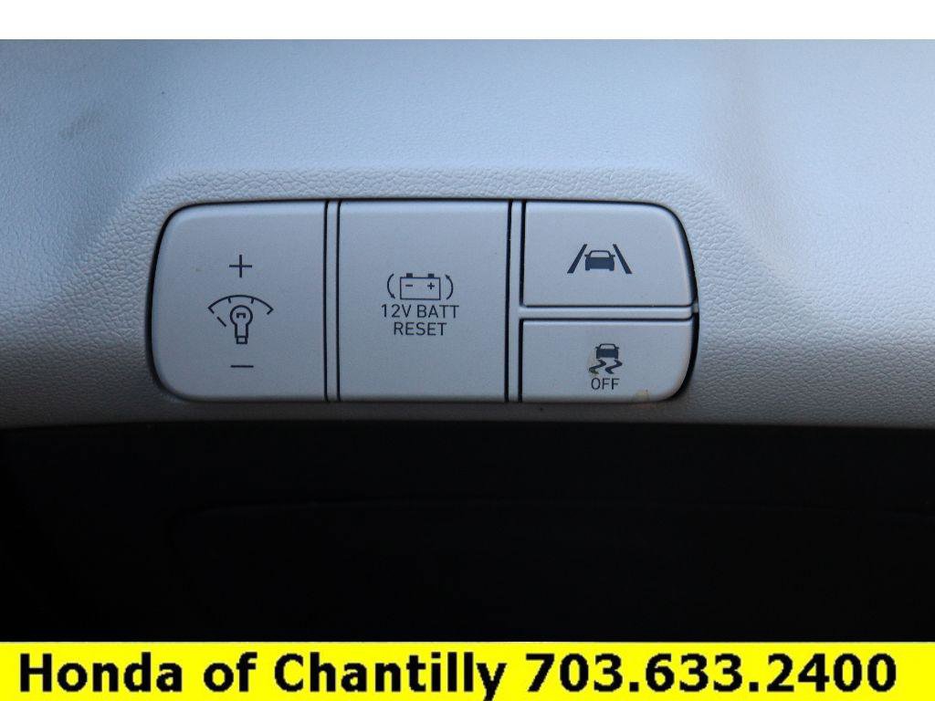 Used 2023 Hyundai Elantra Limited w/ Cargo Package image 14