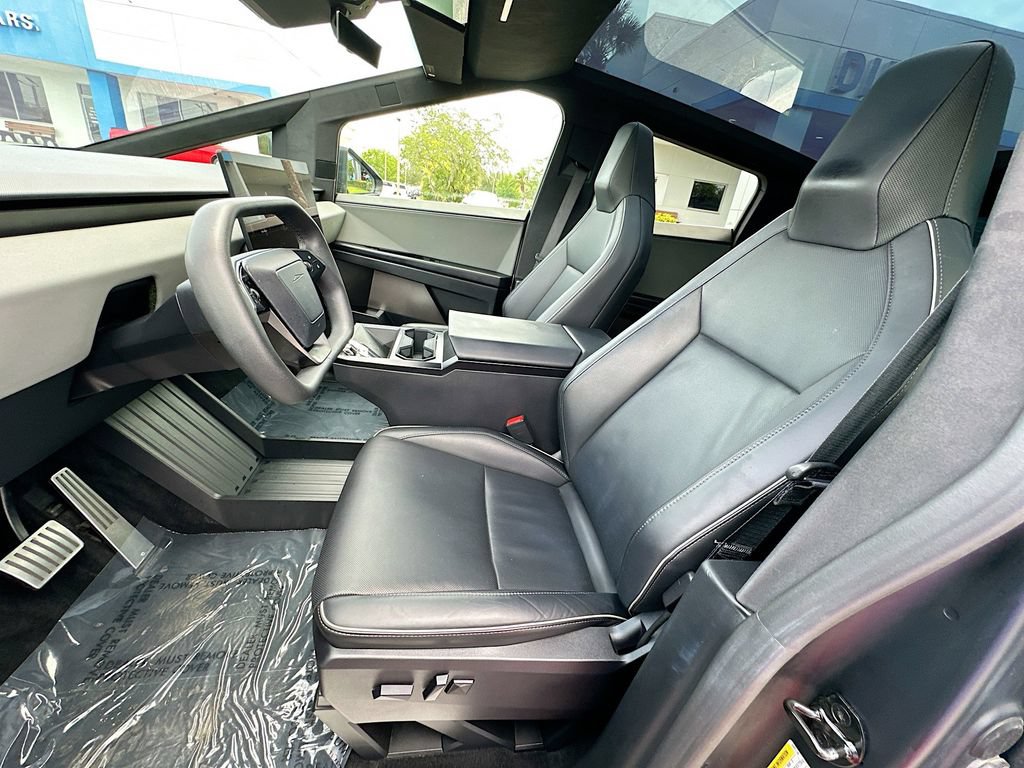 Used 2024 Tesla Cybertruck AWD Crew Cab image 19