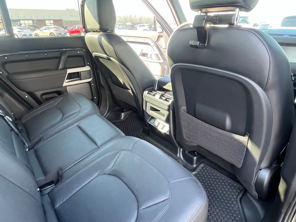 Used 2023 Land Rover Defender 110 SE image 23