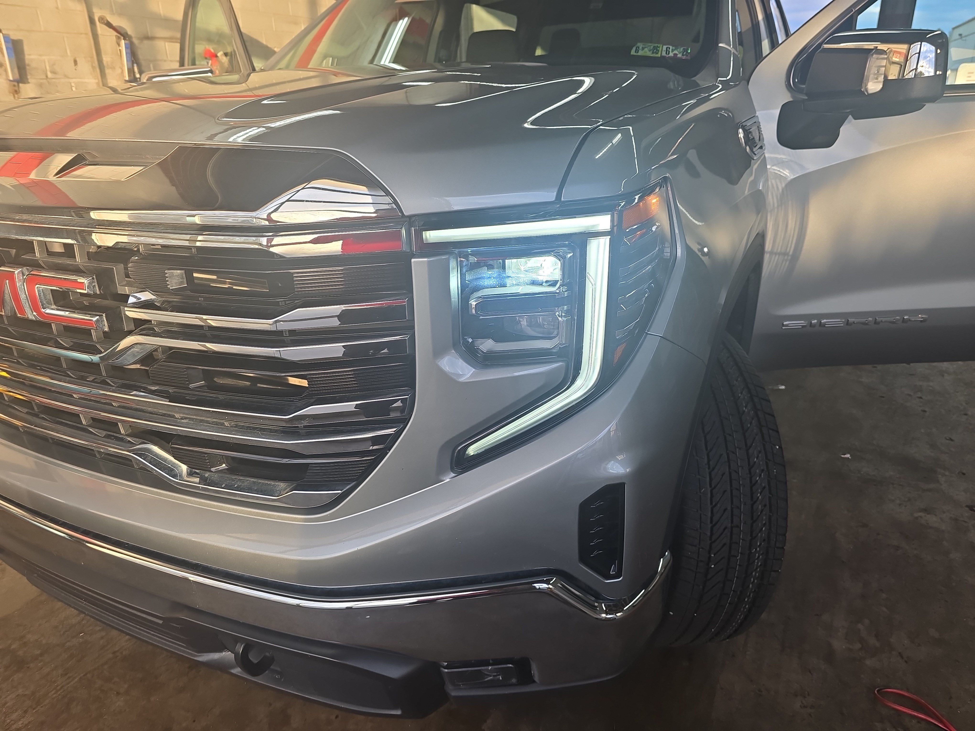 Used 2025 GMC Sierra 1500 SLT AWD/4WD image 31