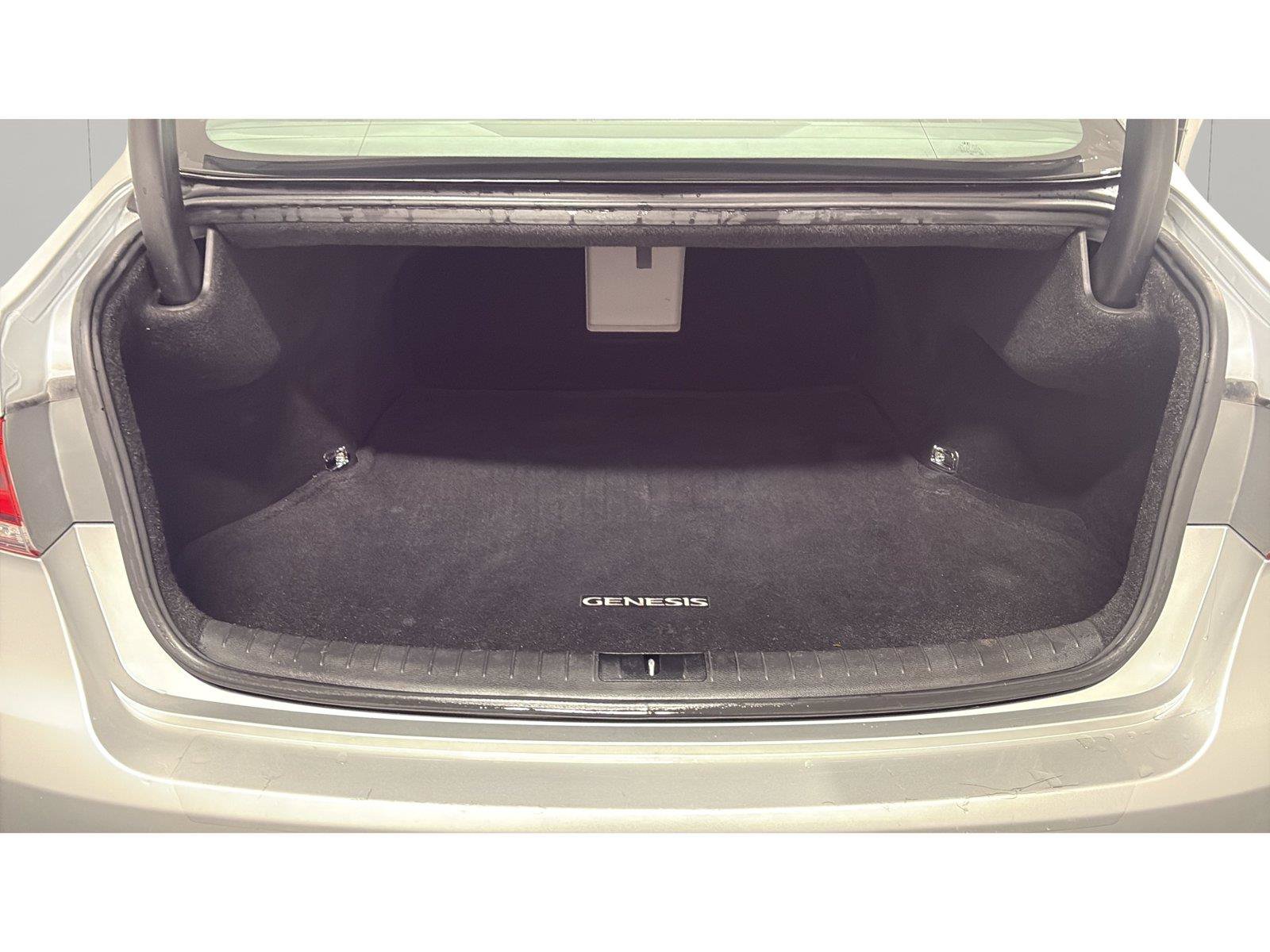 Used 2015 Hyundai Genesis 3.8 RWD image 12