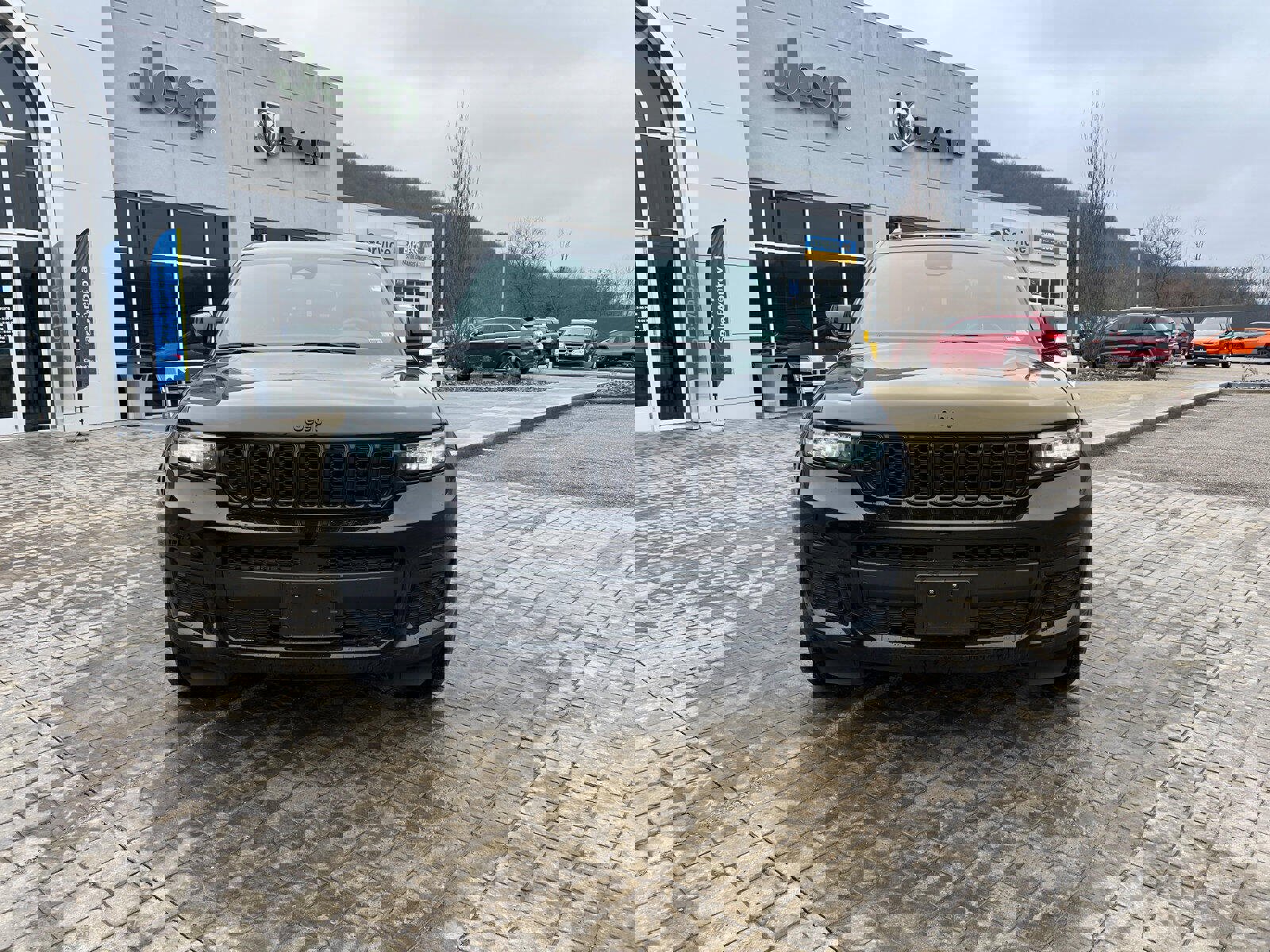 Used 2024 Jeep Grand Cherokee L Laredo AWD/4WD image 3