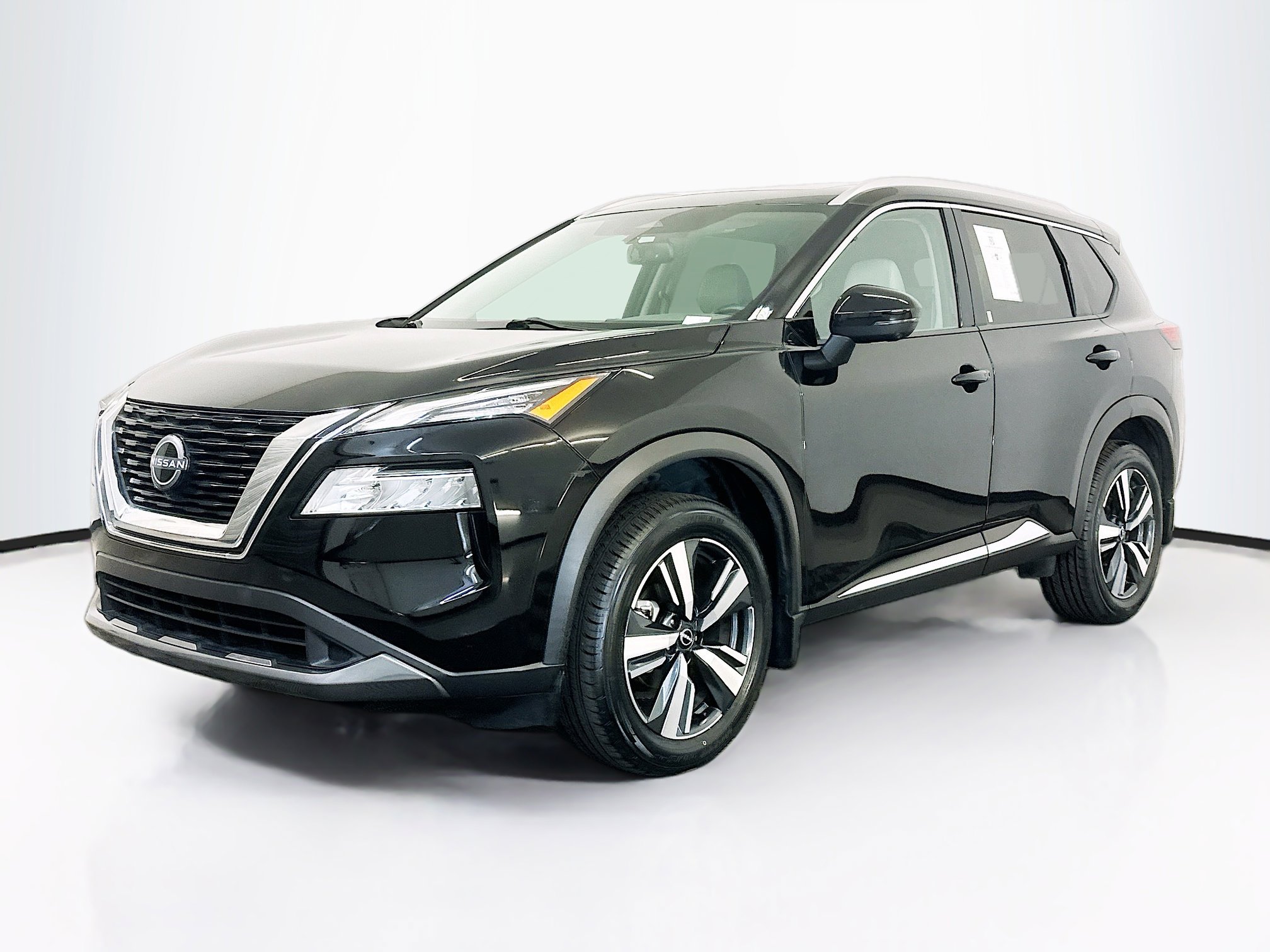 Used 2023 Nissan Rogue SL image 3