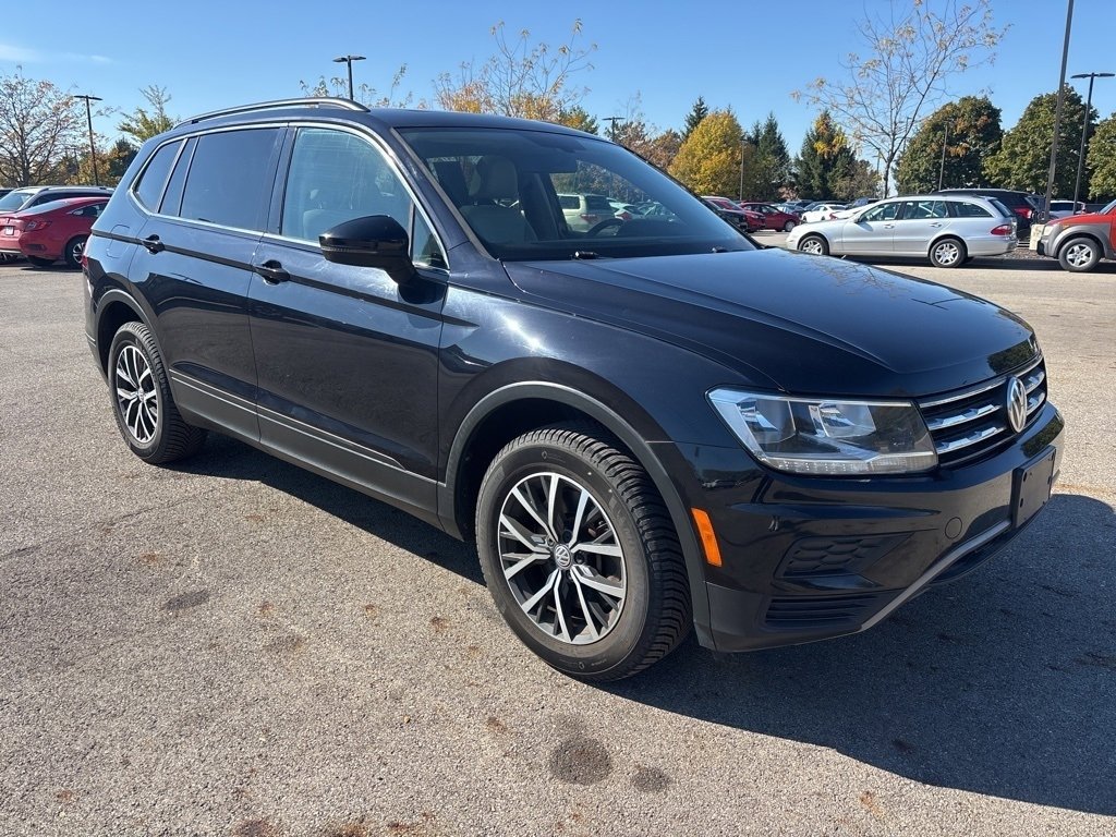 Used 2019 Volkswagen Tiguan SE w/ Panoramic Sunroof Package image 3