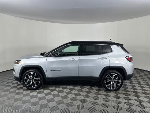 Certified 2025 Jeep Compass Limited image 3