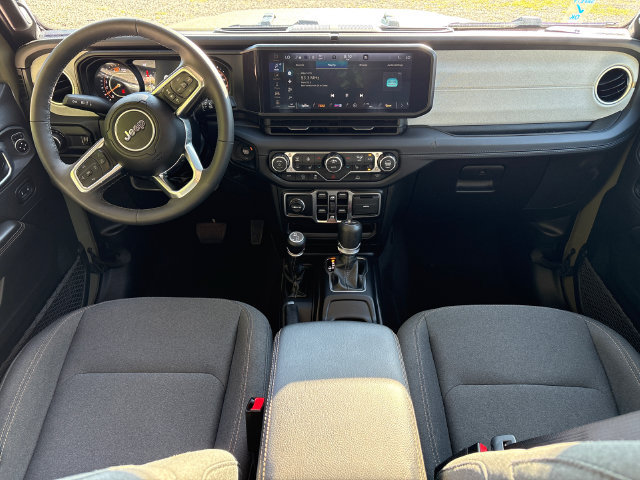 Used 2026 Jeep Wrangler Unlimited Sahara AWD/4WD image 18