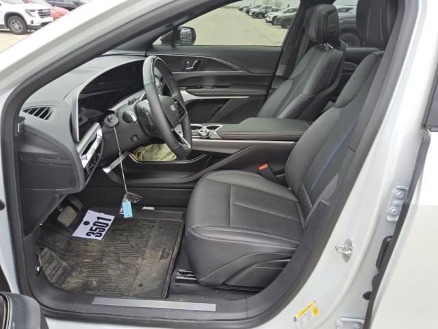 Used 2024 Cadillac Lyriq Sport w/ LPO, Floor Liner Package AWD/4WD image 5