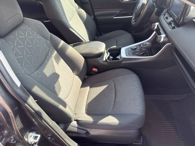 Used 2021 Toyota RAV4 XLE AWD/4WD image 28