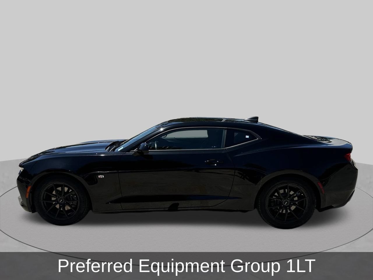 Used 2018 Chevrolet Camaro LT RWD image 2